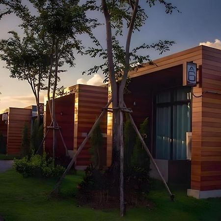 The Infinite Resort Nakhon Sawan Buitenkant foto
