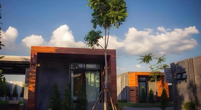 The Infinite Resort Nakhon Sawan Buitenkant foto