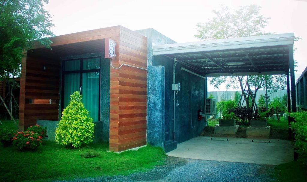 The Infinite Resort Nakhon Sawan Buitenkant foto