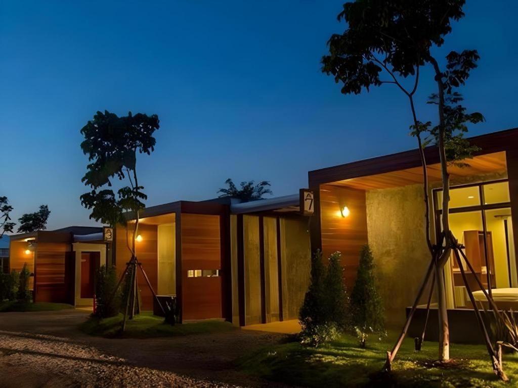The Infinite Resort Nakhon Sawan Buitenkant foto