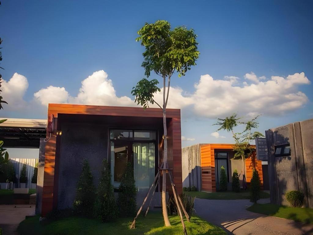 The Infinite Resort Nakhon Sawan Buitenkant foto